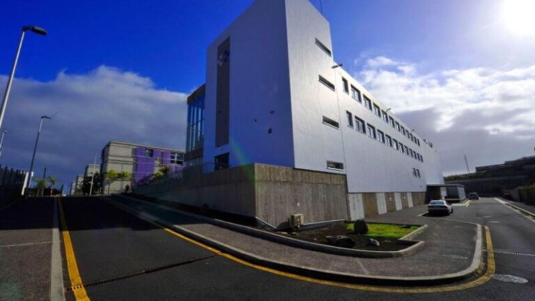 Un grupo de madres reivindica la necesidad de que se incorpore la figura del pediatra en las Urgencias del Hospital del Norte