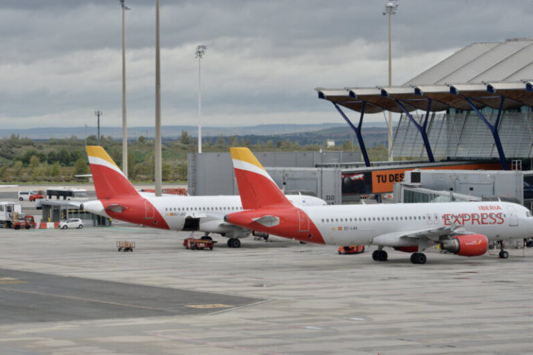 Convocan 8 días de huelga en Iberia por el ‘handling’ en plena Navidad