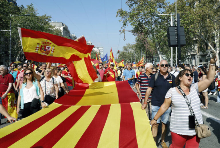 Más de 50.000 personas participan en una protesta contra la amnistía en Barcelona