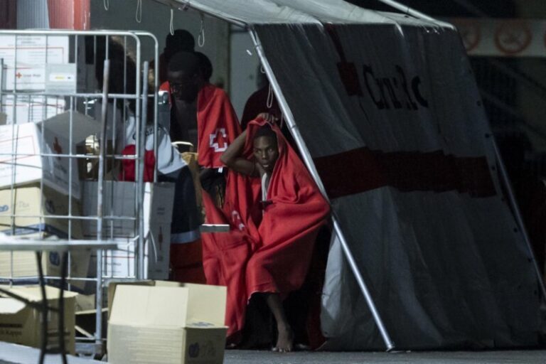 Llegan tres pateras con 274 migrantes a Gran Canaria y El Hierro