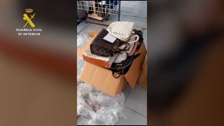 Intervienen casi 1.000 prendas y artículos falsificados en Fuerteventura 