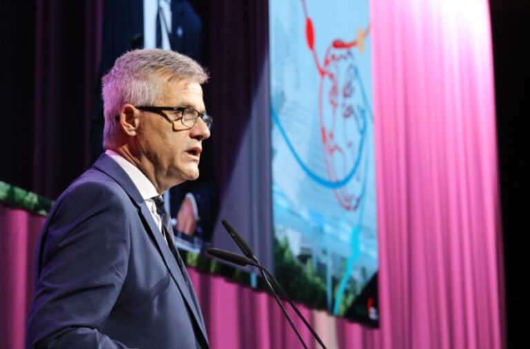 El Gobierno confirma su compromiso con los corredores Atlántico y Mediterráneo