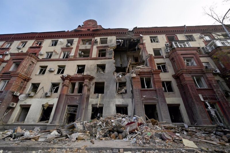 Rusia incrementa sus ataques. Imagen: Un edificio destrozado en Zaporiyia por un misil ruso (Archivo)- -/Ukrinform/dpa  (Archivo)