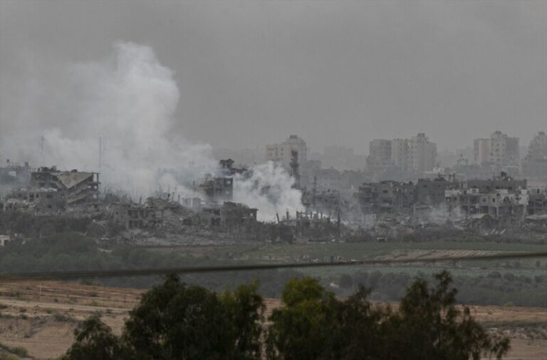 Israel continúa su ofensiva terrestre y anuncia la muerte de un comandante de Hamás