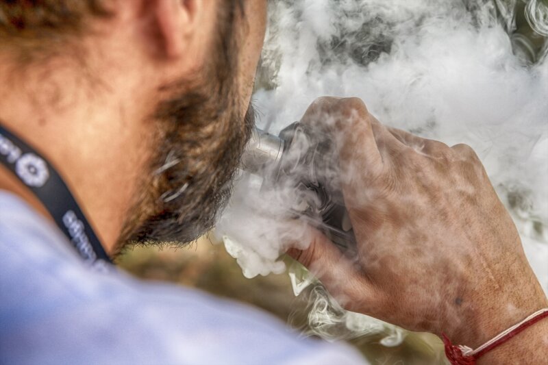 Canarias abandera la iniciativa española de gravar vapeo y cigarrillos electrónicos
