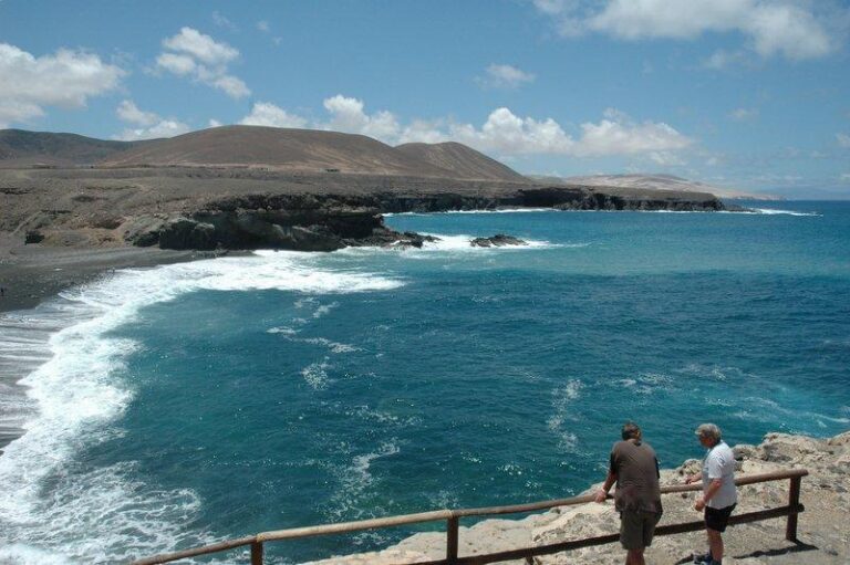 Rescatan a un windsurfista herido en la costa de Pájara