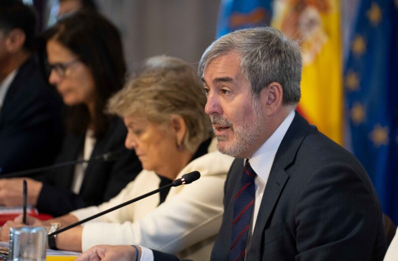 El presidente de Canarias, Fernando Clavijo, junto a la comisaria europea de Cohesión y Reformas, Elisa Ferreira, en la Conferencia de Presidentes de las RUP GOBIERNO DE CANARIAS 09/11/2023