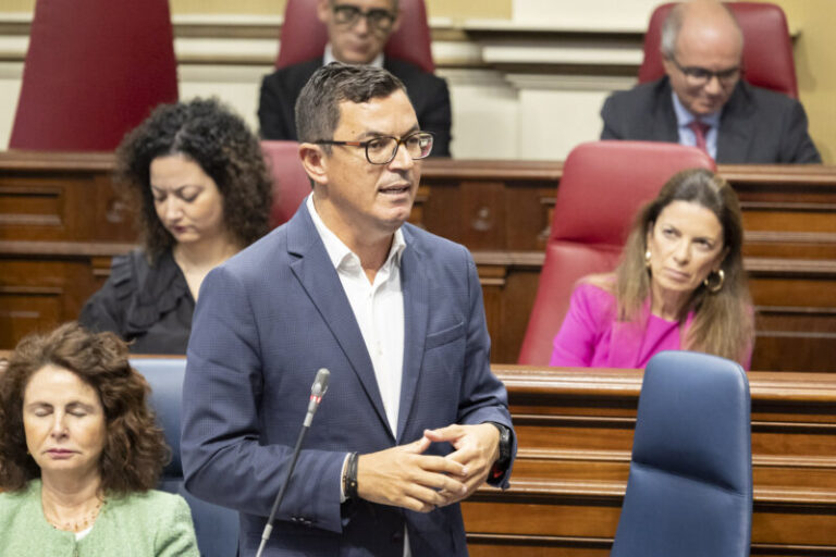 El Gobierno canario avalará el 15% de las hipotecas de los jóvenes de hasta 40 años