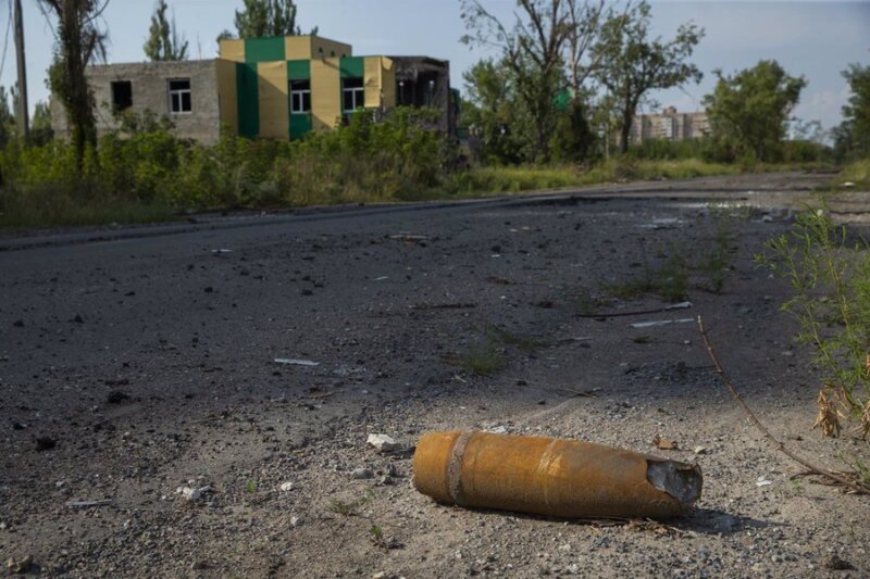Una munición sin estallar en la ciudad de Avdiivka, situada en la provincia de Donetsk, en el este de Ucrania- Europa Press/Contacto/Daniel Carde