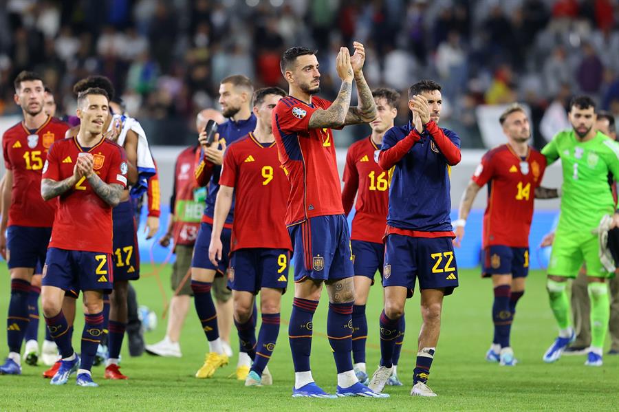 Jugadores de la selección tras finalizar el partido ante Chipre (1-3). Imagen EFE
