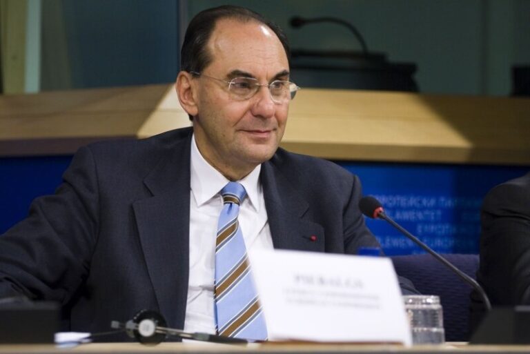 Vidal-Quadras está “estable y sin riesgo vital” tras una intervención quirúrgica