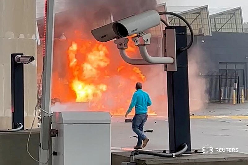 Accidente en el puente fronterizo Rainbow, entre Estados Unidos y Canadá. Imagen Reuters