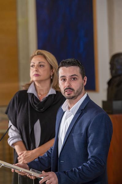 MADRID, 10/11/2023.- El secretario de Organización de Coalición Canaria (CC), David Toledo, y la diputada de CC Cristina Valido ofrecen una rueda de prensa después de firmar el pacto del gobierno con el PSOE para lograr la investidura para un segundo mandato del presidente del gobierno en funciones, Pedro Sánchez. EFE/ Fernando Villar