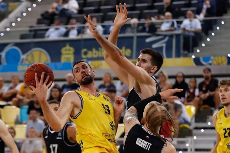 81-77. El Granca consolida el liderato en la Eurocopa tras vencer al Slask