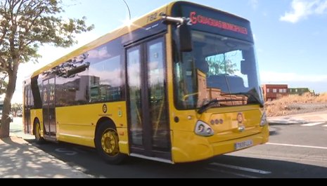 Vecinos de Tamaraceite reclaman con cacerolada mayor frecuencia de guaguas