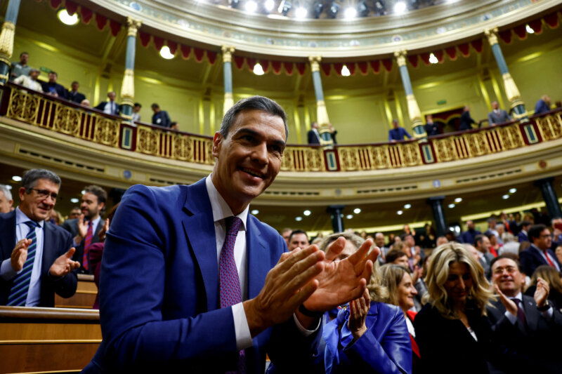 Pedro Sánchez esta mañana a su llegada al Congreso para la reanudación del pleno de debate de investidura / Reuters