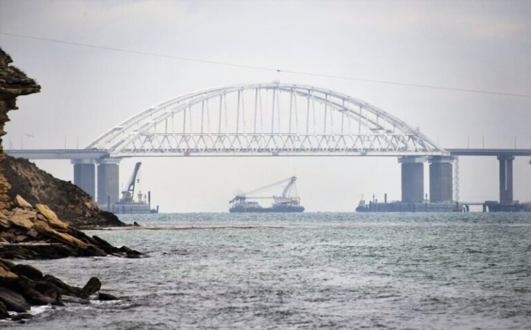 Ucrania ataca un portamisiles ruso en Crimea