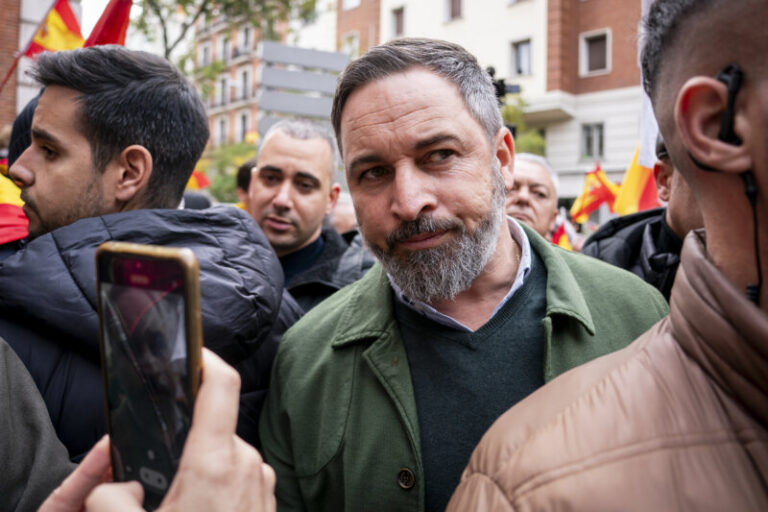 Abascal acusa a Sánchez de “no actuar” contra Maduro tras ordenar la Fiscalía venezolana detener a opositores