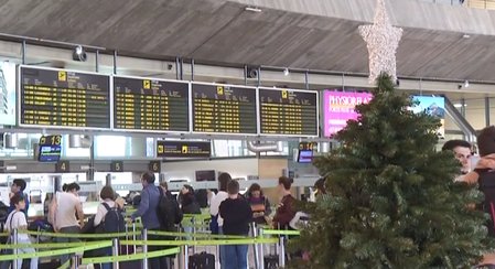 Más de 7.400 operaciones aéreas y 100.000 pasajeros en los puertos durante el puente de la Constitución en Canarias