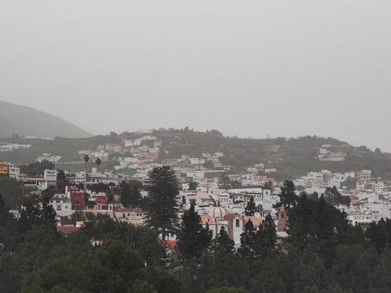 Afectado un hombre por inhalación de humo tras el incendio en una vivienda de Telde en Gran Canaria