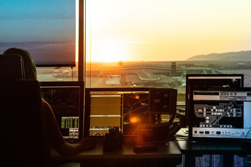 91 plazas nuevas de controladores aéreos convocadas por ENAIRE