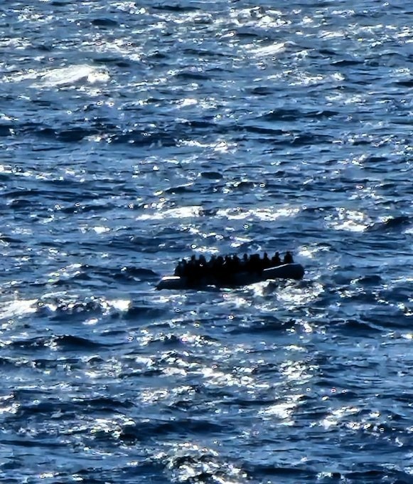 Rescatan una zódiac con 54 personas a 9 millas de Arrecife en Lanzarote