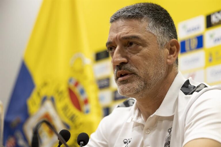 García Pimienta dice que Viera es historia del club y le ayudó “mucho” cuando llegó al banquillo