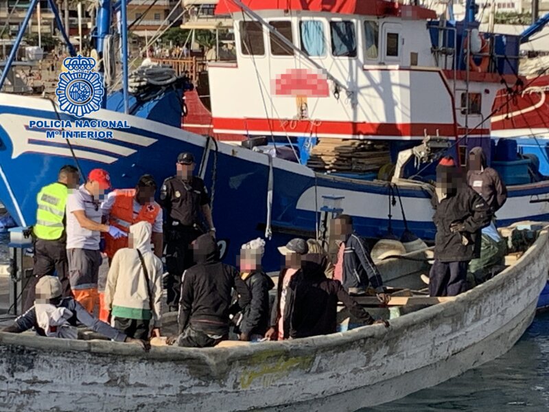 Embarcación con migrantes llegada a los puertos canarios. Imagen Policía Nacional