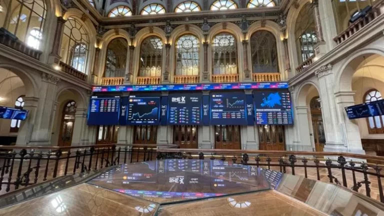 La bolsa pierde los 10.200 puntos con una caída del 1,09 %, la mayor en mes y medio