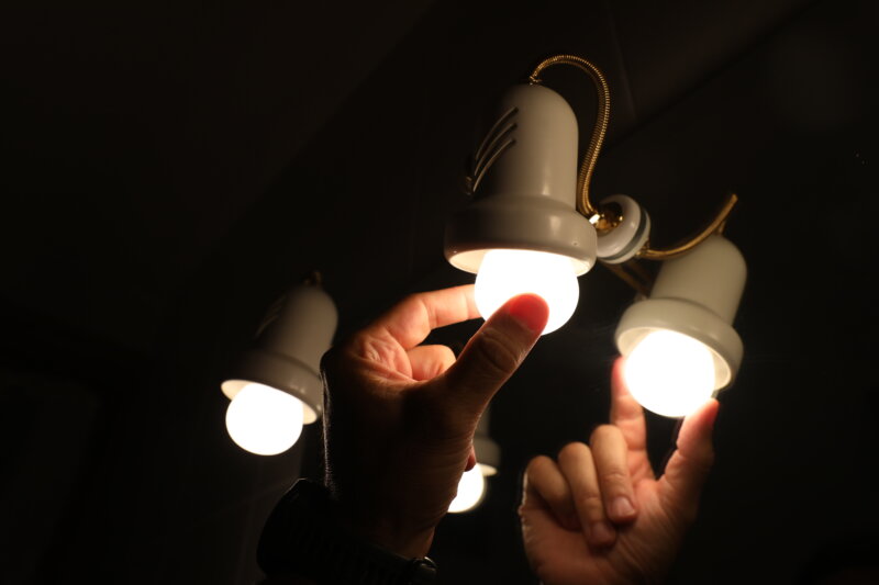 Luz bombillas. EP