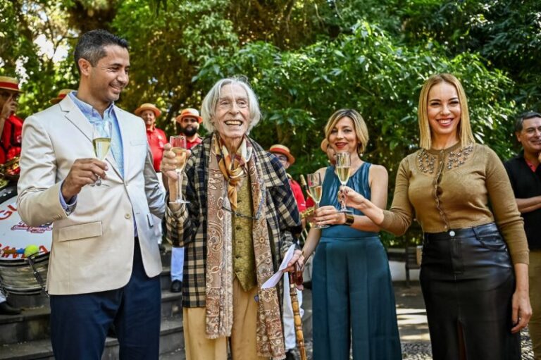 El artista Pepe Dámaso celebra sus 90 años en su pueblo de Agaete