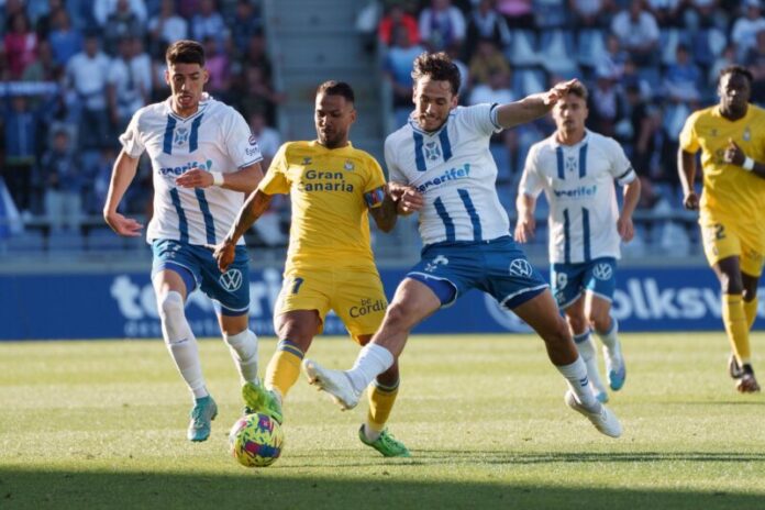 Imagen del último derbi entre el CD Tenerife y la UD Las Palmas en el Heliodoro Rodríguez López