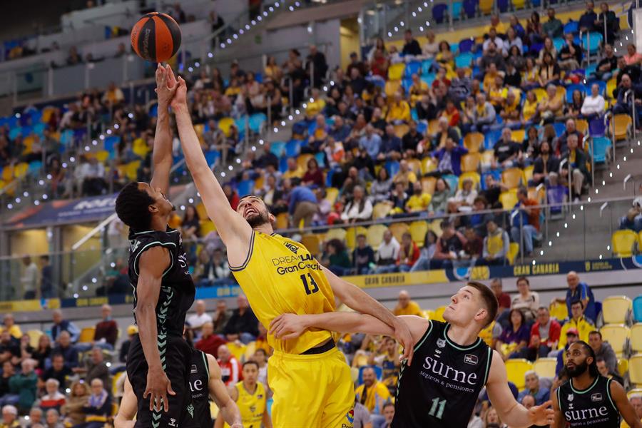83-75. El Granca salva el encuentro ante el Bilbao