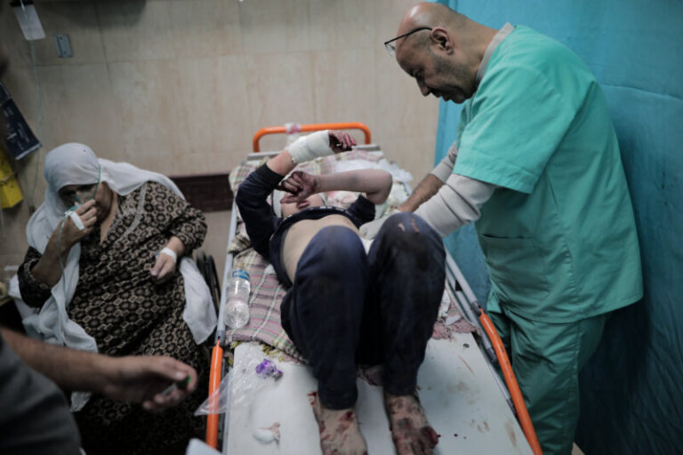 Un equipo de la OMS visita un hospital del sur de Gaza que está funcionando al triple de su capacidad máxima