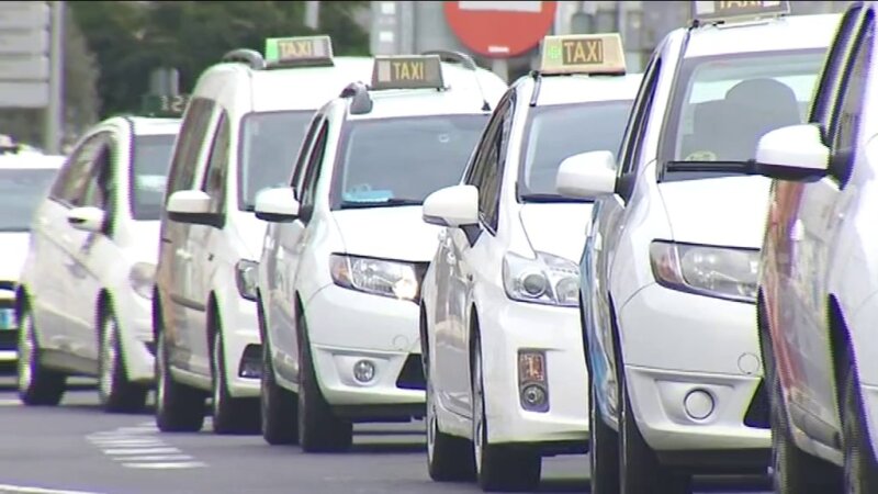 La Consejería de Transición Ecológica y Energía ha anunciado una serie de mejoras en las ayudas destinadas a la electrificación del taxi
