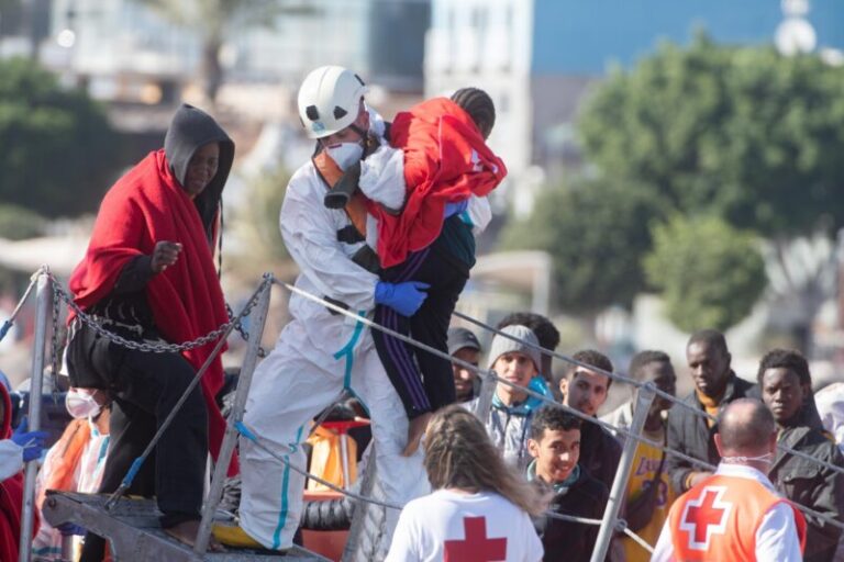 Finalizan los trámites para el traslado de 227 menores inmigrantes desde Canarias