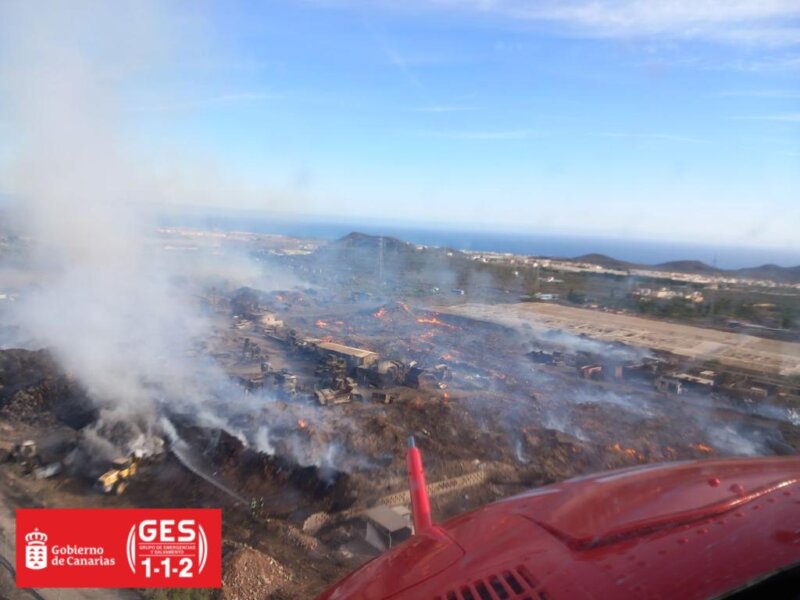 Vuelo del GES sobre el incendio de planta compostaje Arona