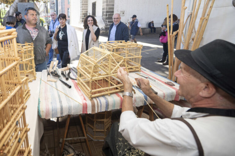 San Telmo acoge la tradicional cita navideña con la artesanía hecha en Gran Canaria 