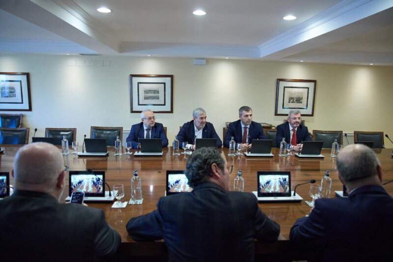 Imagen de la reunión entre Gobierno de Canarias y empresarios. Foto Gobierno de Canarias
