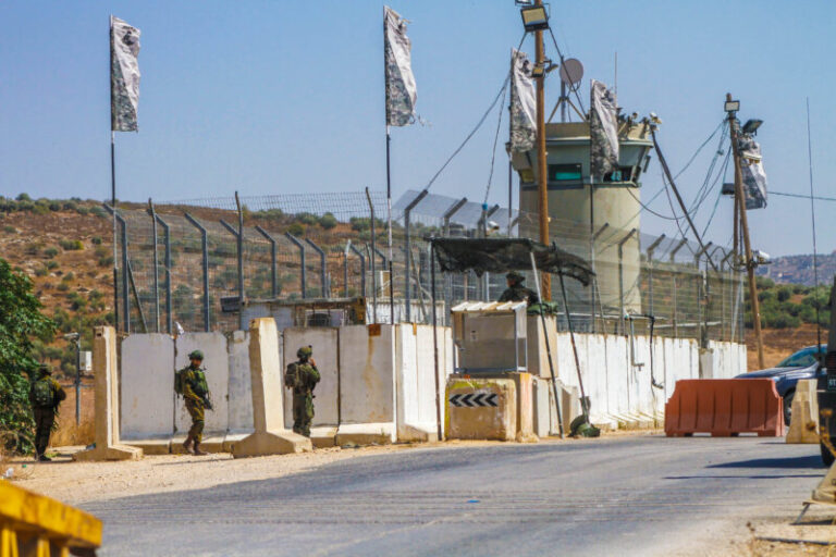 Dos palestinos muertos en un supuesto ataque contra un control militar en Cisjordania