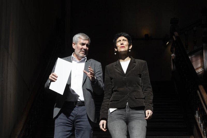 El presidente del Gobierno de Canarias, Fernando Clavijo, se reunió este martes con la ministra de Inclusión, Seguridad Social y Migraciones, Elma Saiz,