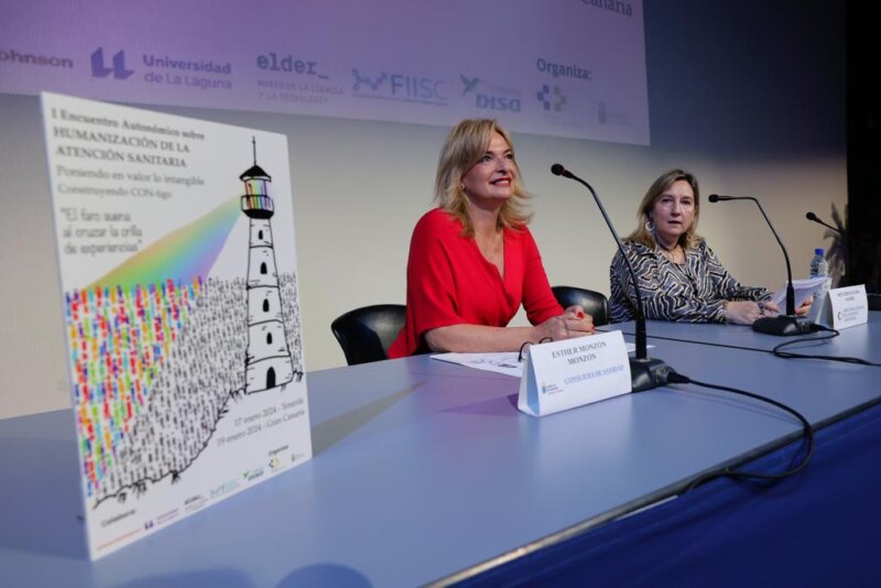 La consejera de Sanidad, Esther Monzón, y la directora general del Paciente y Cronicidad del SCS, Rita Tristancho. Imagen Gobierno de Canarias