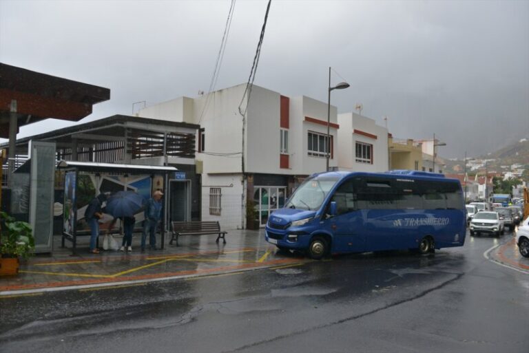 Llegan las lluvias y el viento a las islas occidentales