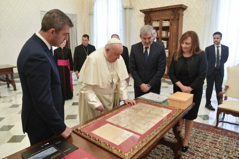 Clavijo: “El papa Francisco agradece al pueblo canario su acogida a los migrantes”
