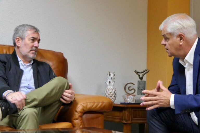 Armas le traslada a Clavijo que El Hierro en el tema migratorio está “desbordada en el día a día”