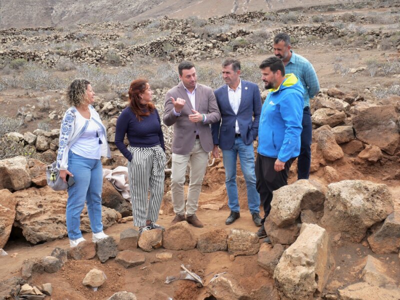Visita de Autoridades a la cueva del Majo de La Degollada. Foto Gobierno de Canarias