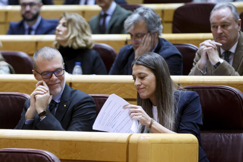 Convalidación decretos del Gobierno. Imagen: La portavoz de Junts, Míriam Nogueras (d), en el pleno del Congreso, reunido excepcionalmente en el Senado. EFE
