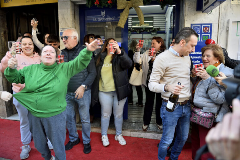 Loterías paga hasta este viernes más de 1.996 millones de euros en premios del Sorteo de Navidad 2023