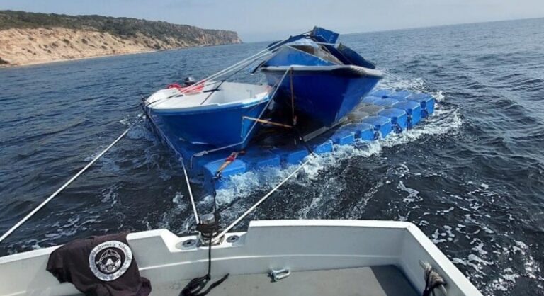 Marruecos rescata a 57 migrantes, siete de ellos menores, que se dirigían a las Islas Canarias
