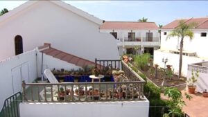 En Cataluña para zonas como Barcelona se acaba de aprobar un tope de 10 viviendas vacacionales cada 100 habitantes